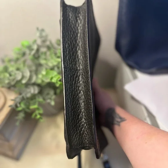 Kate Spade Pebbled Leather black Crossbody Bag - Picture 4 of 12